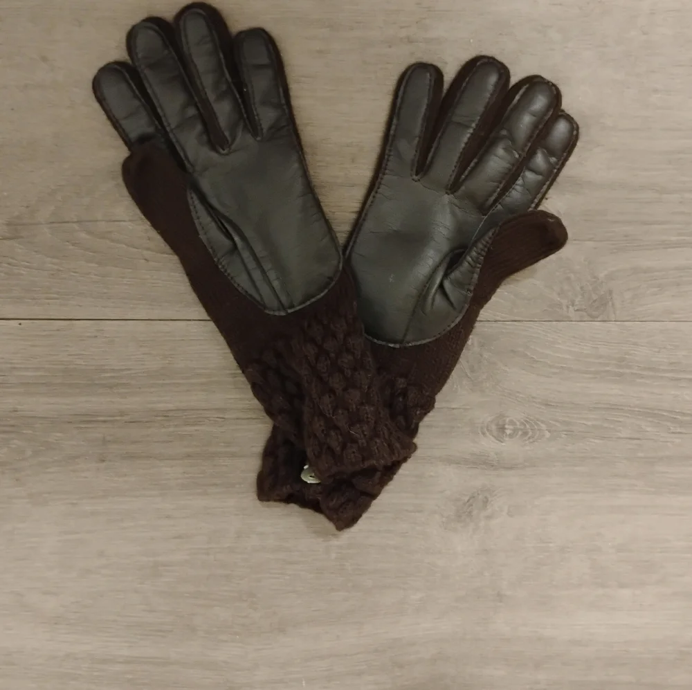 NWOT Aris Women's Brown Knit Acrylic Blend Gloves One Size